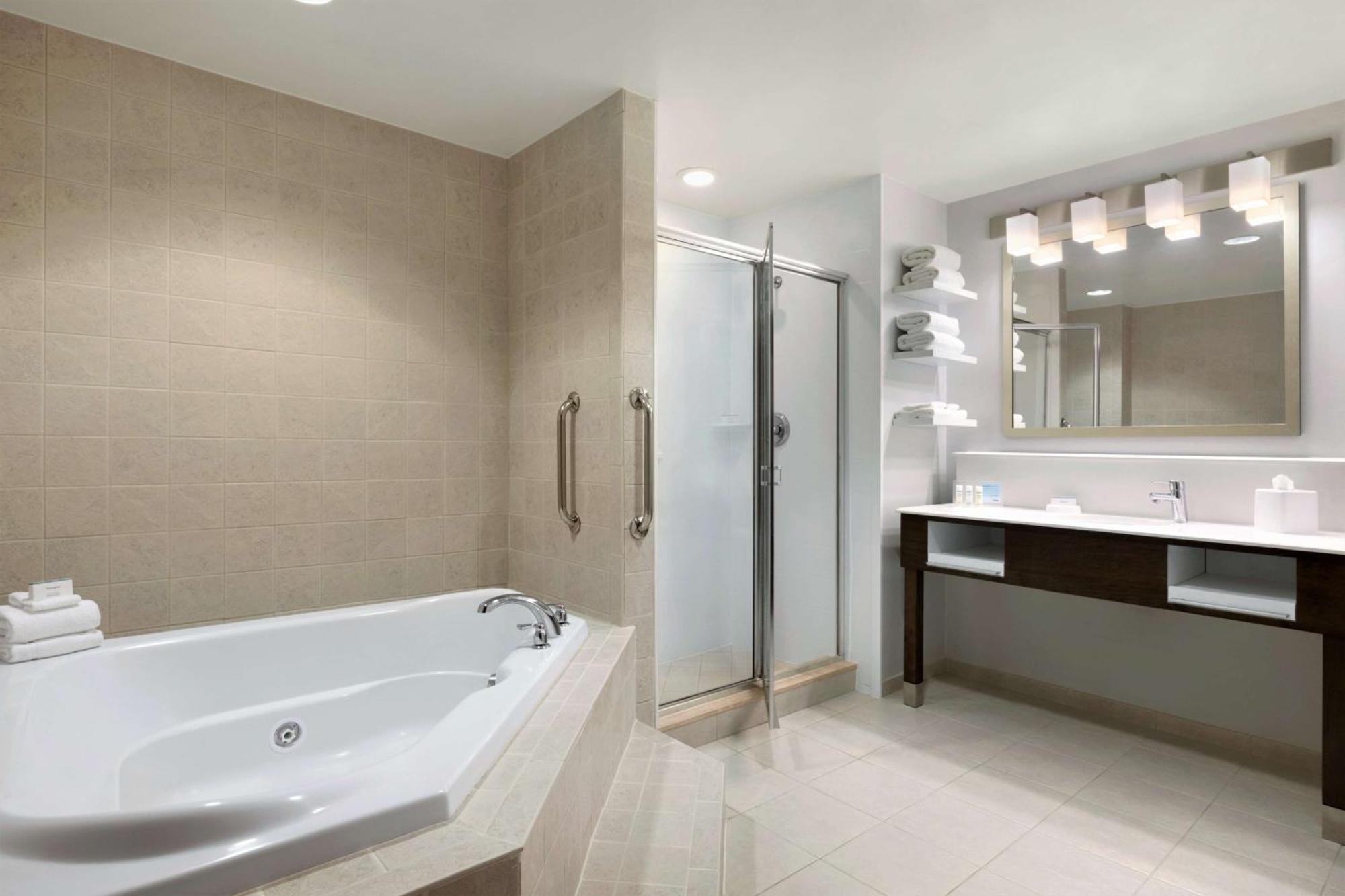 Hampton Inn Long Island-Brookhaven Farmingville Exterior foto