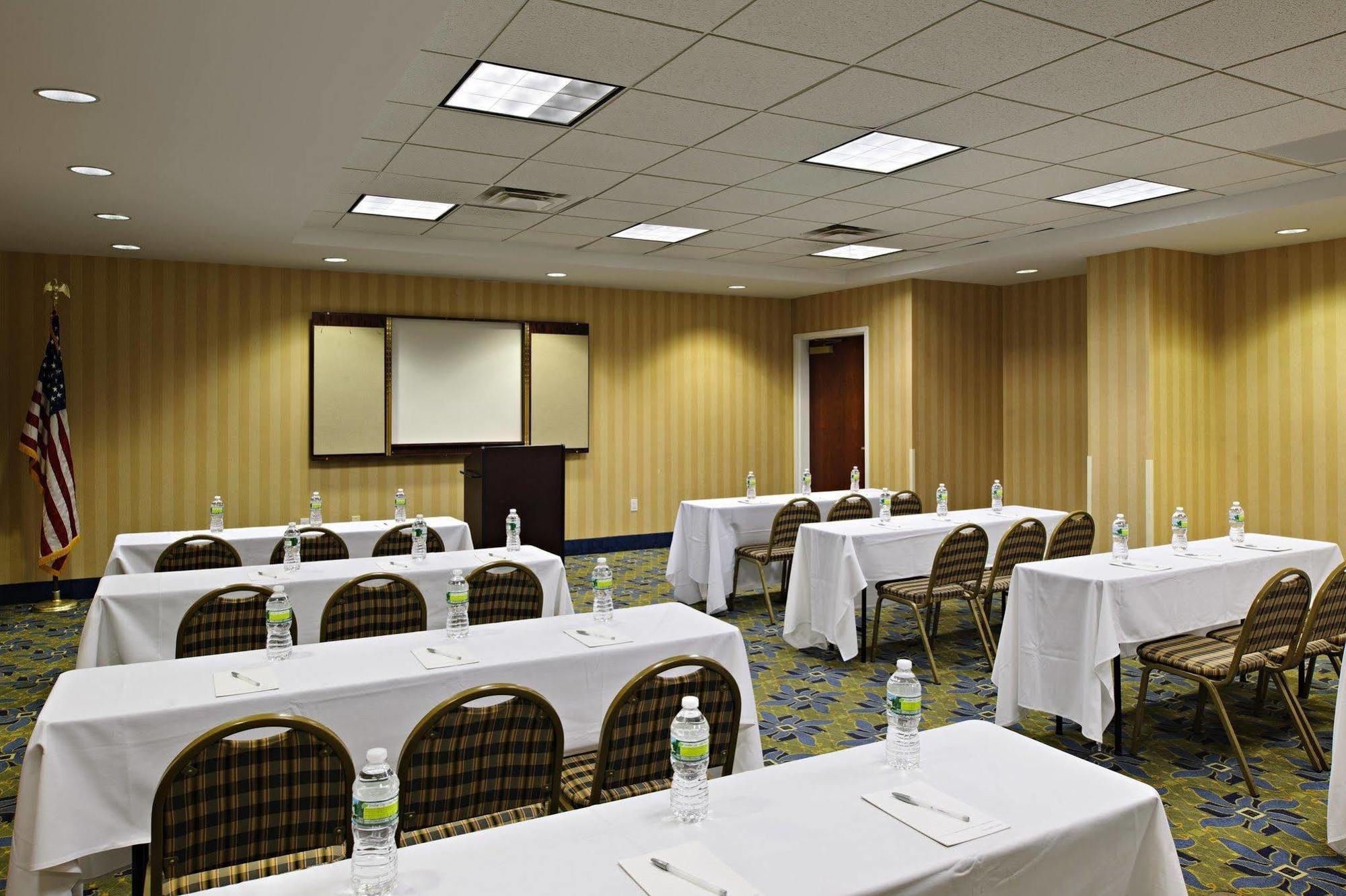 Hampton Inn Long Island-Brookhaven Farmingville Exterior foto